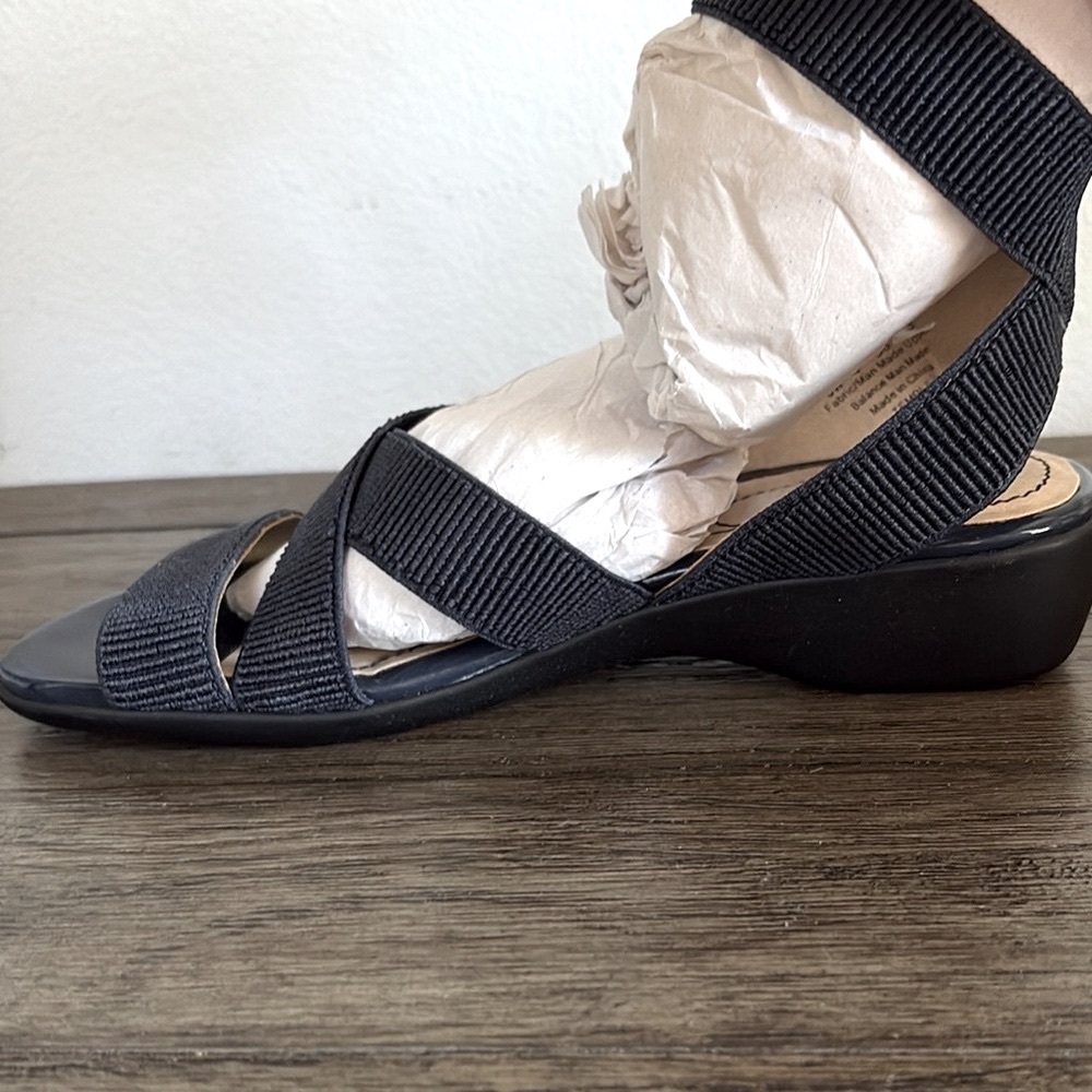 NIB [Life Stride] Temple Ankle Strap Flat Wedge Sandals Navy Blue Women’s 6 Wide - Picture 5 of 13